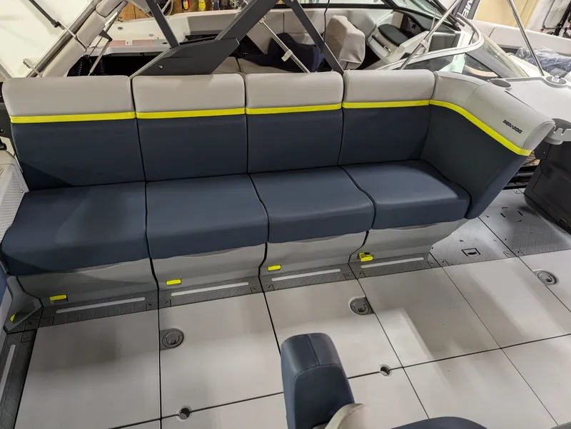 Slide: The Image of Sea-Doo Switch Cruise Limited 21 - 230 hp 2025 - 8