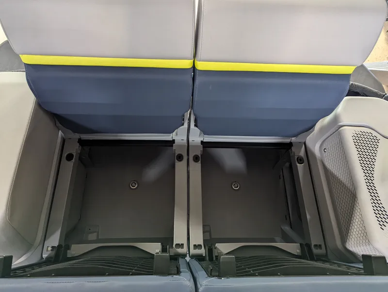 Slide: The Image of Sea-Doo Switch Cruise Limited 21 - 230 hp 2025 - 9