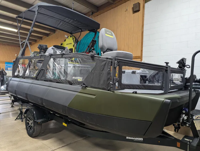 The Image of Sea-Doo Switch Fish 21 2025 - 1