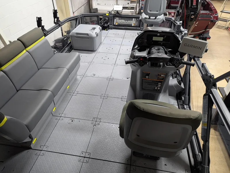 Slide: The Image of Sea-Doo Switch Fish 21 2025 - 8