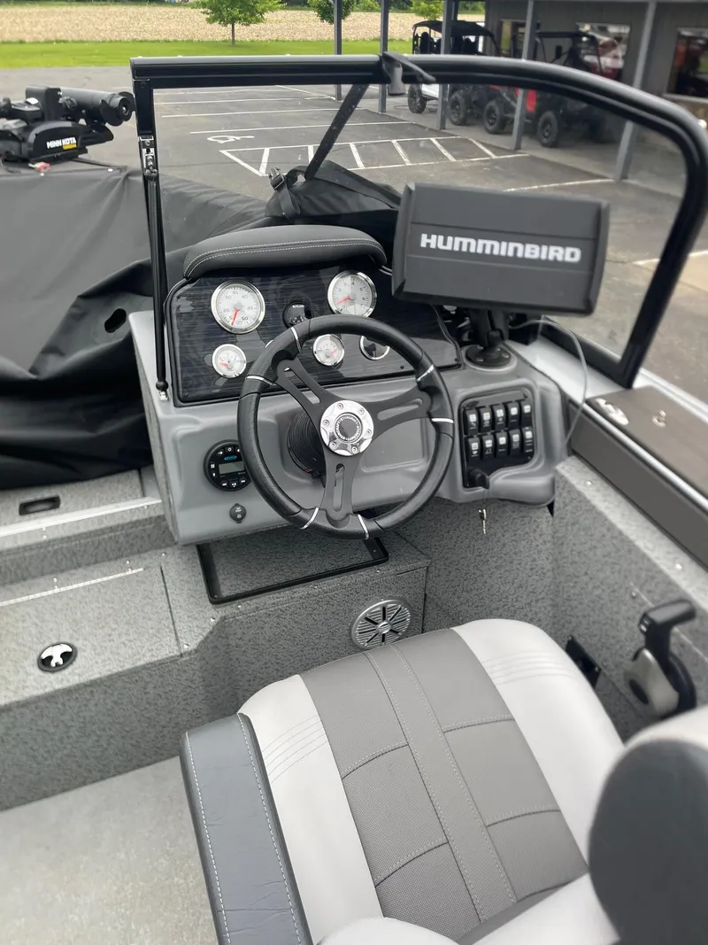 Slide: The Image of Starcraft Fishmaster 210 -DEMO 2024 - 4