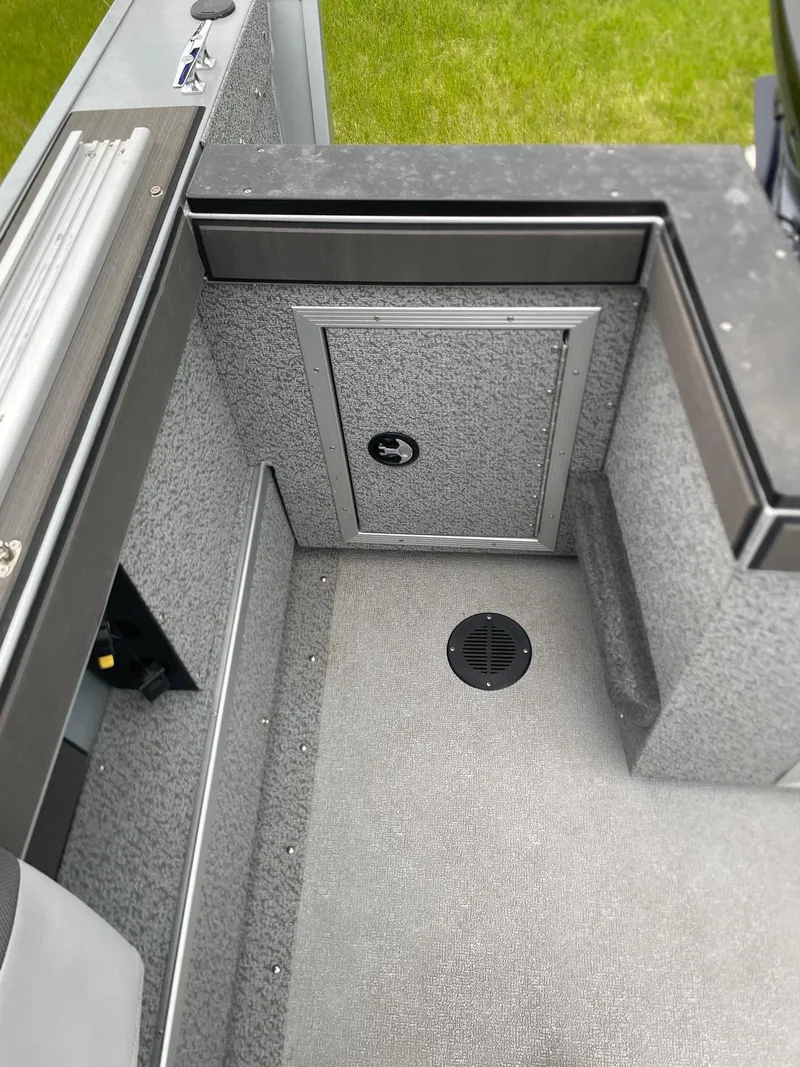 Slide: The Image of Starcraft Fishmaster 210 -DEMO 2024 - 5