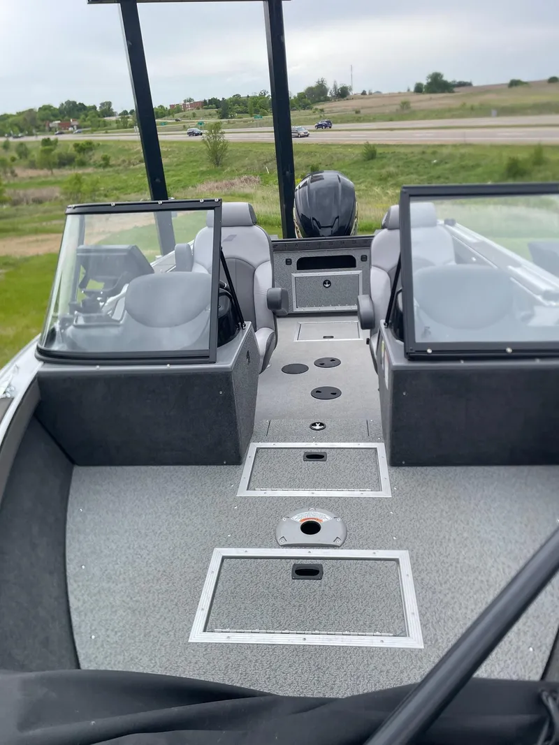 Slide: The Image of Starcraft Fishmaster 210 -DEMO 2024 - 6