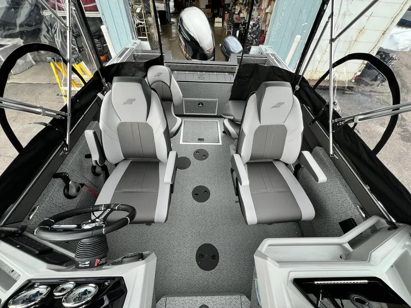 Slide: The Image of Starcraft Fishmaster 196 2025 - 10