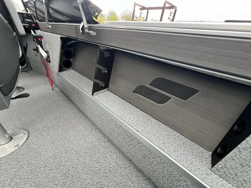 Slide: The Image of Starcraft Fishmaster 196 2025 - 12