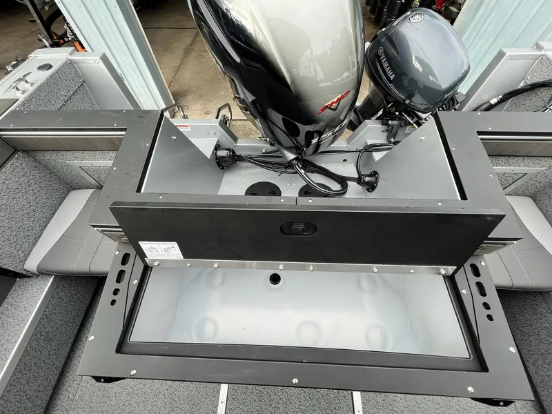 Slide: The Image of Starcraft Fishmaster 196 2025 - 21