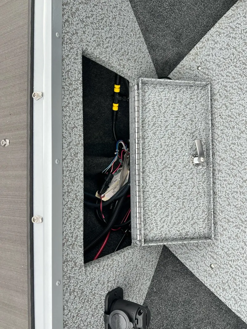 Slide: The Image of Starcraft Fishmaster 196 2025 - 23