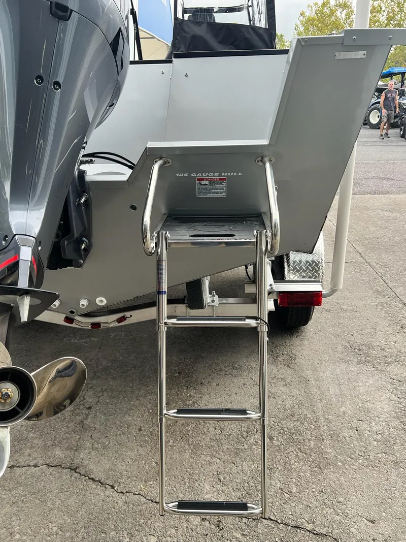 Slide: The Image of Starcraft Fishmaster 196 2025 - 24