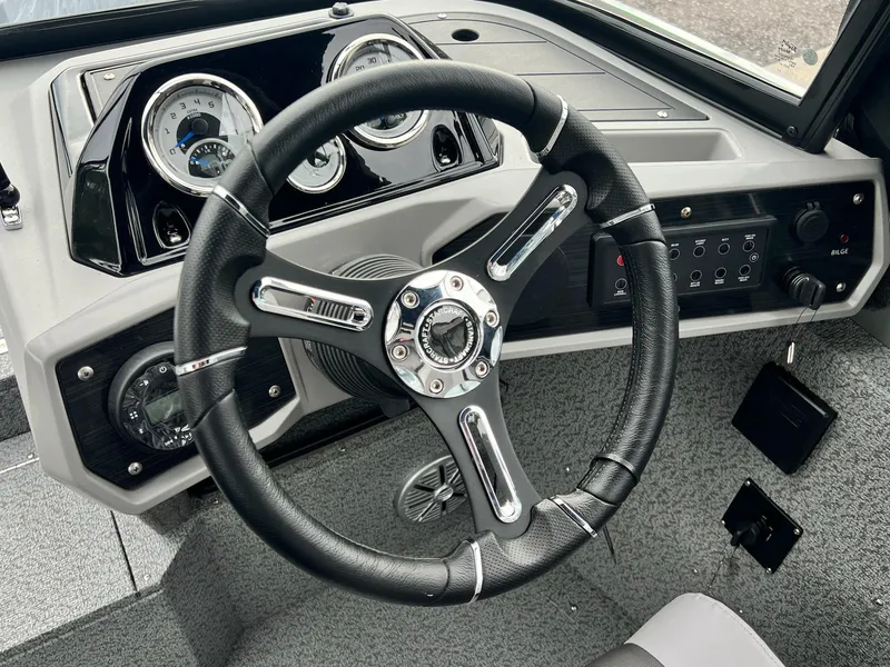 Slide: The Image of Starcraft Fishmaster 196 2025 - 3