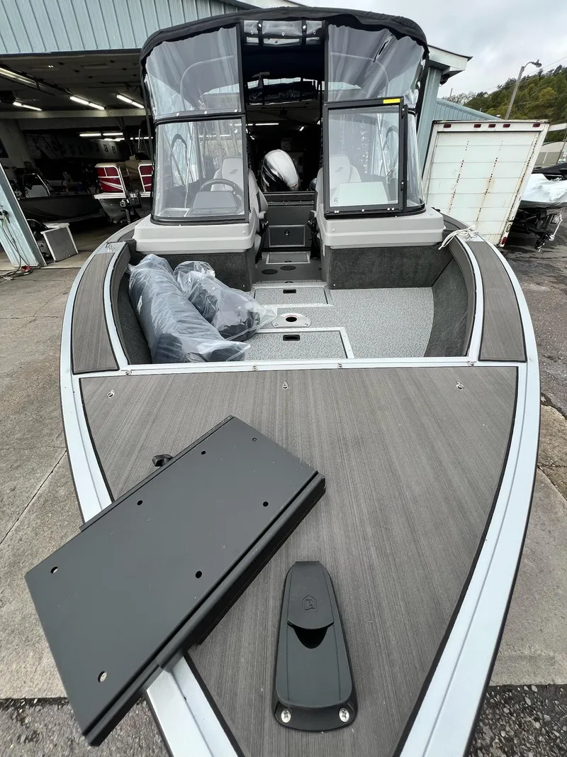 Slide: The Image of Starcraft Fishmaster 196 2025 - 31