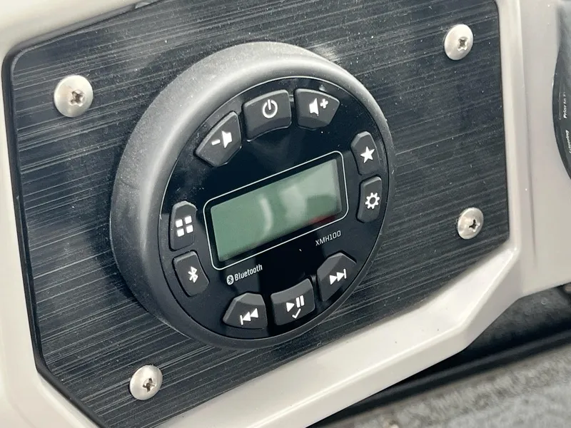 Slide: The Image of Starcraft Fishmaster 196 2025 - 44