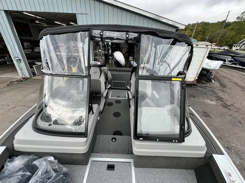 Slide: The Image of Starcraft Fishmaster 196 2025 - 6