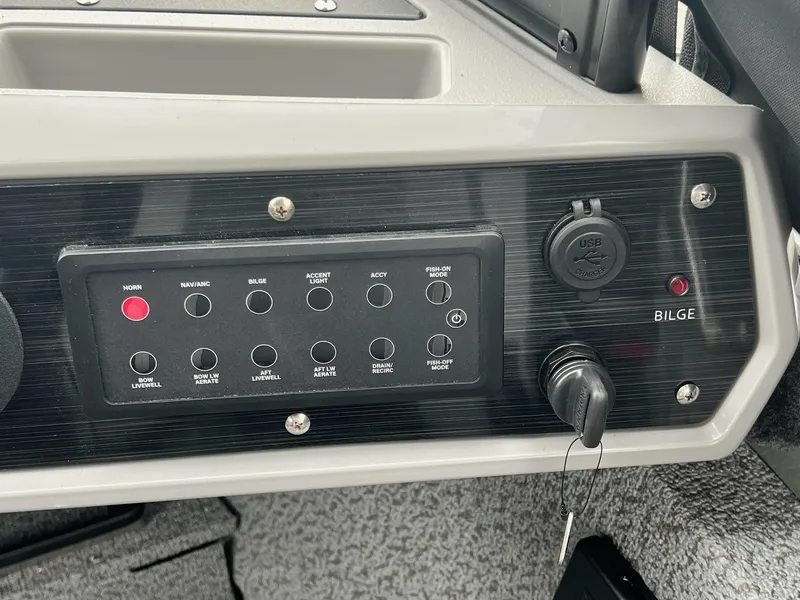 Slide: The Image of Starcraft Fishmaster 196 2025 - 7