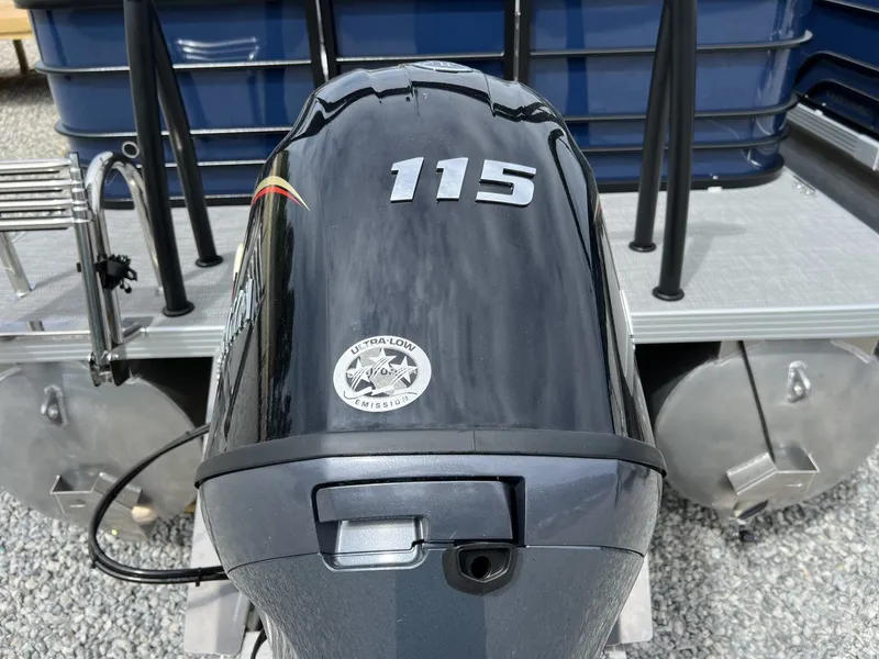 Slide: The Image of Veranda Vista View Series 20RC 2025 - 4