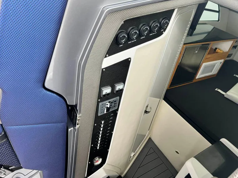 Slide: The Image of Nor-Tech 452 Super Fish 2023 - 12