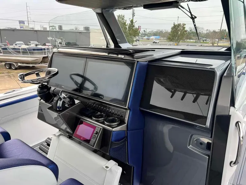 Slide: The Image of Nor-Tech 452 Super Fish 2023 - 8