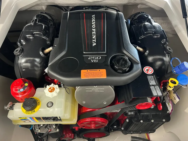 Slide: The Image of Volvo Penta 250 V6 engine in 2025 Chaparral 21 SSi boat. - 15