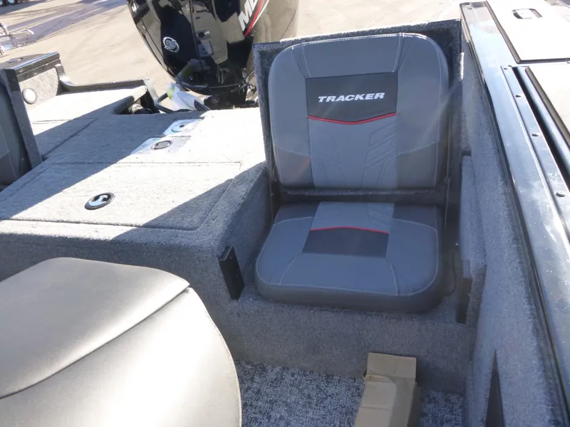 Slide: The Image of 2025 Tracker Targa V-18 Combo boat seat, gray upholstery, rear motor view. - 20