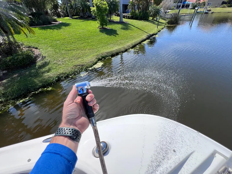 Slide: The Image of Sea Ray 280 Sundeck 2012 - 58