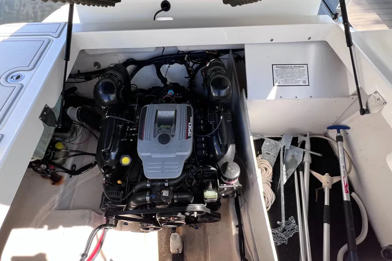 Slide: The Image of Sea Ray 280 Sundeck 2012 - 68