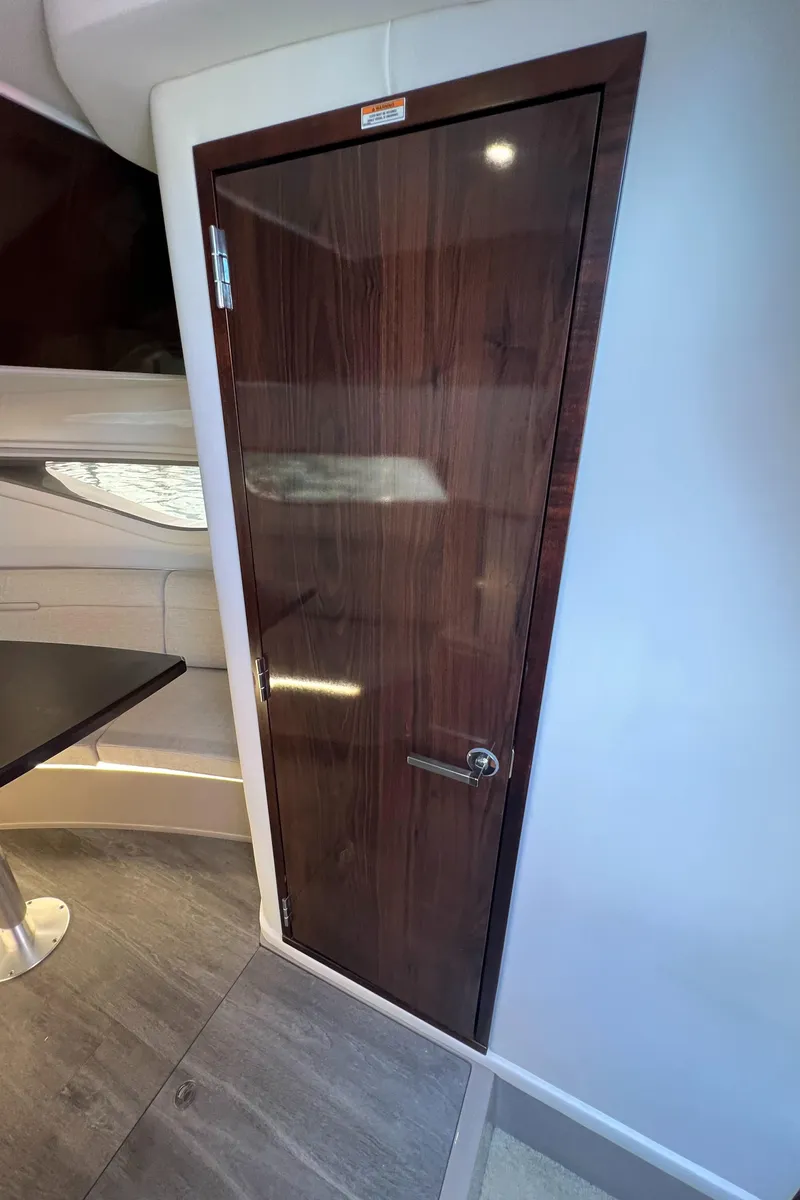 Slide: The Image of Sea Ray Sundancer 320 Outboard 2022 - 52