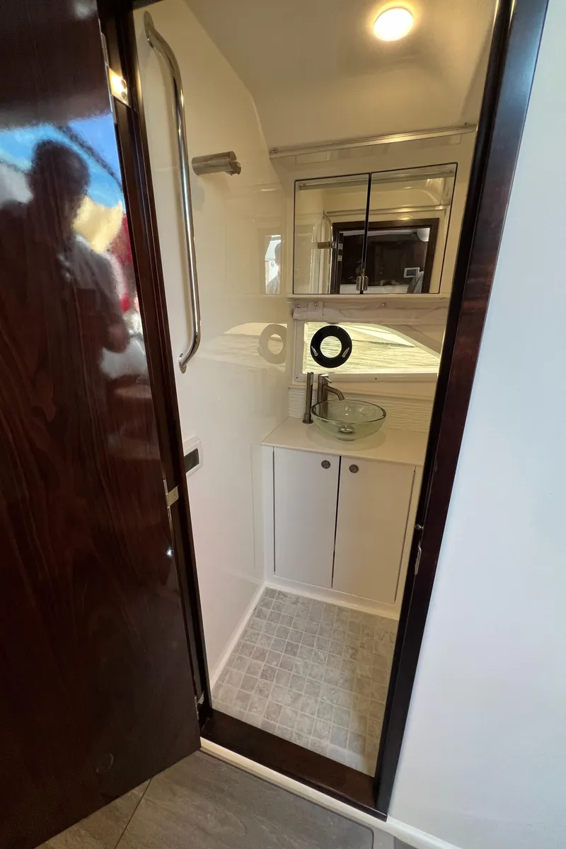 Slide: The Image of Sea Ray Sundancer 320 Outboard 2022 - 53