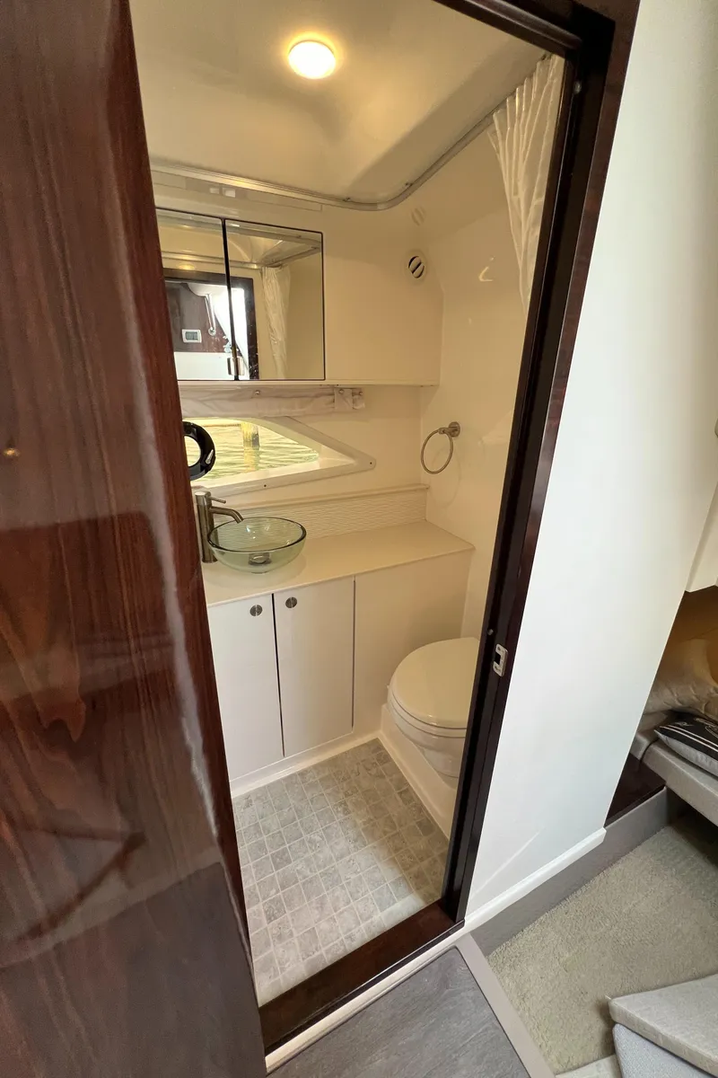 Slide: The Image of Sea Ray Sundancer 320 Outboard 2022 - 54