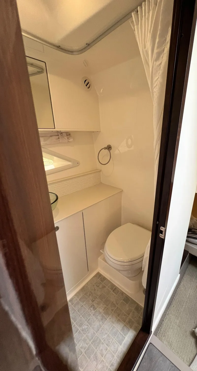 Slide: The Image of Sea Ray Sundancer 320 Outboard 2022 - 55