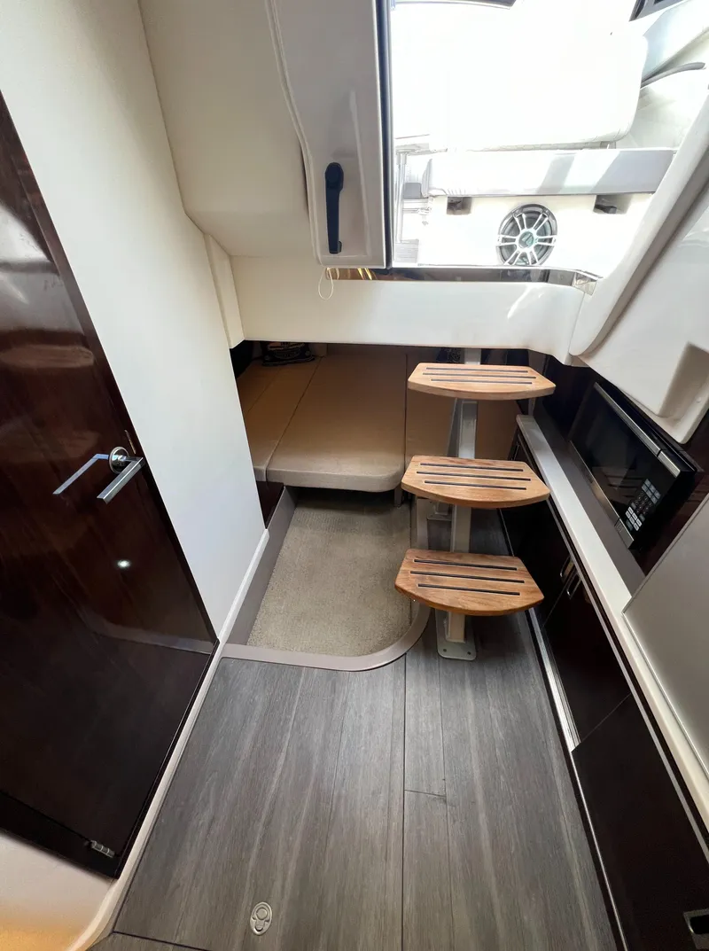 Slide: The Image of Sea Ray Sundancer 320 Outboard 2022 - 56