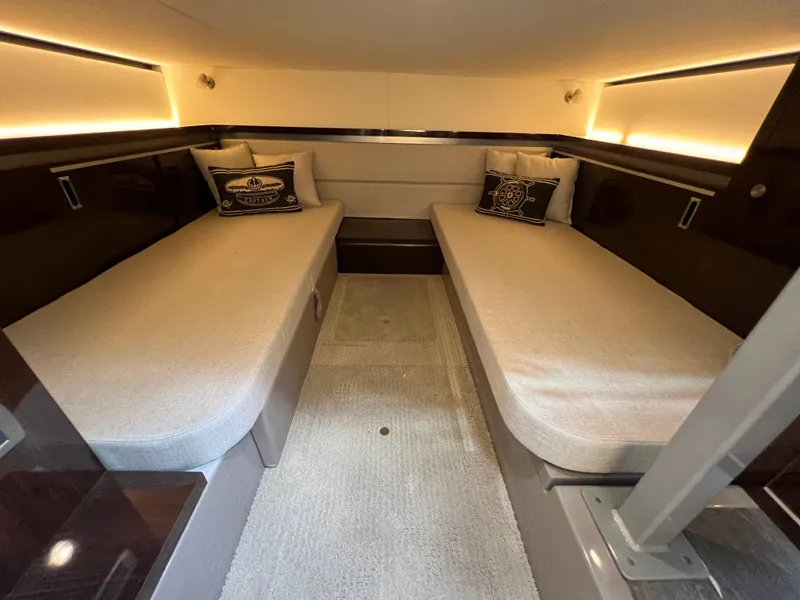 Slide: The Image of Sea Ray Sundancer 320 Outboard 2022 - 59