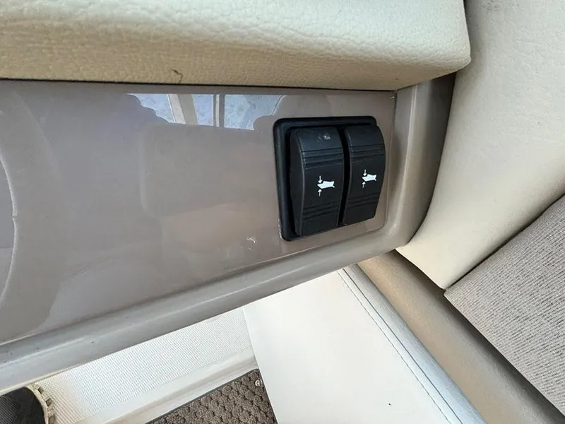 Slide: The Image of Sea Ray 250 SLX 2012 - 20