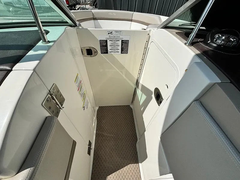 Slide: The Image of Sea Ray 250 SLX 2012 - 23