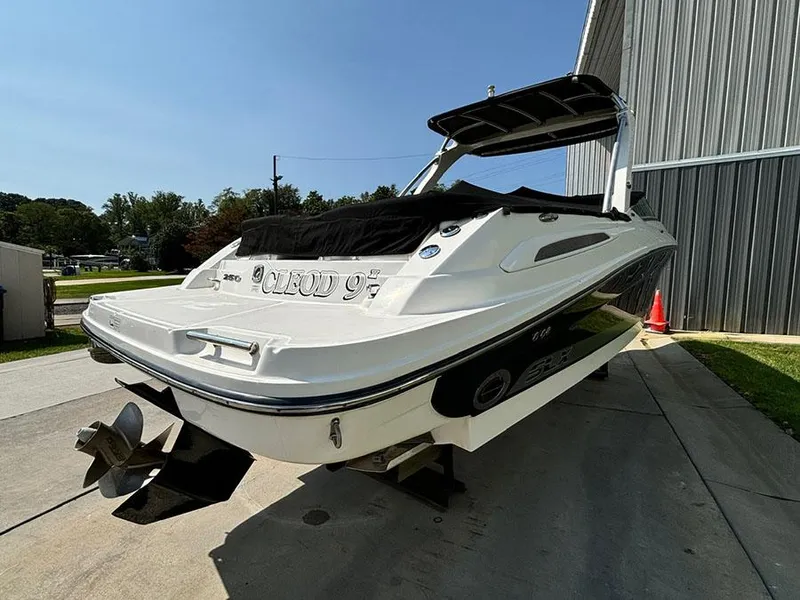 Slide: The Image of Sea Ray 250 SLX 2012 - 4