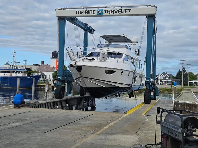 Slide: The Image of Azimut 62E 2011 - 51