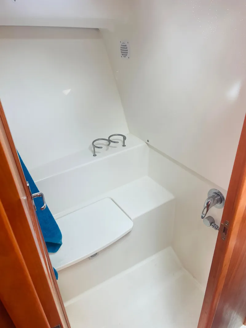 Slide: The Image of Separate shower on starboard side Master - 21