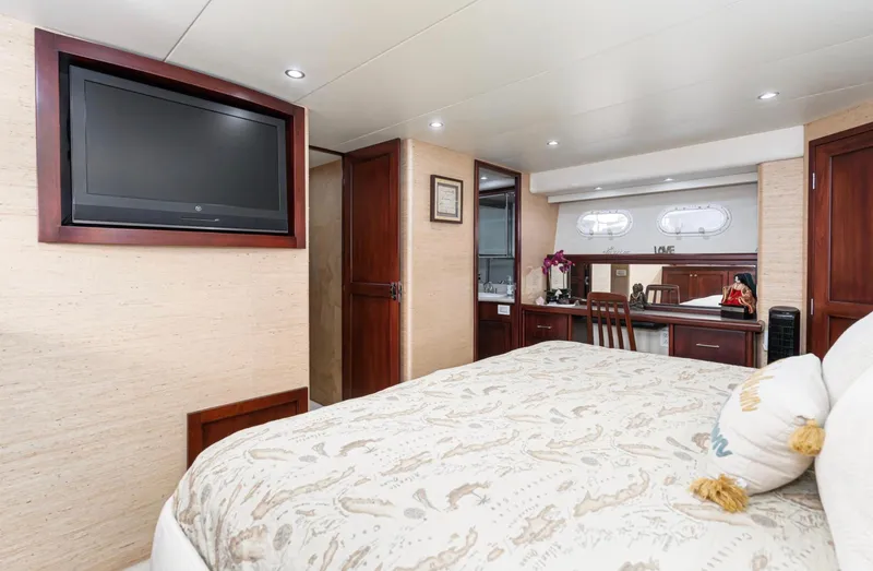 Slide: The Image of Pacific Mariner 65 Motoryacht 1998 - 50