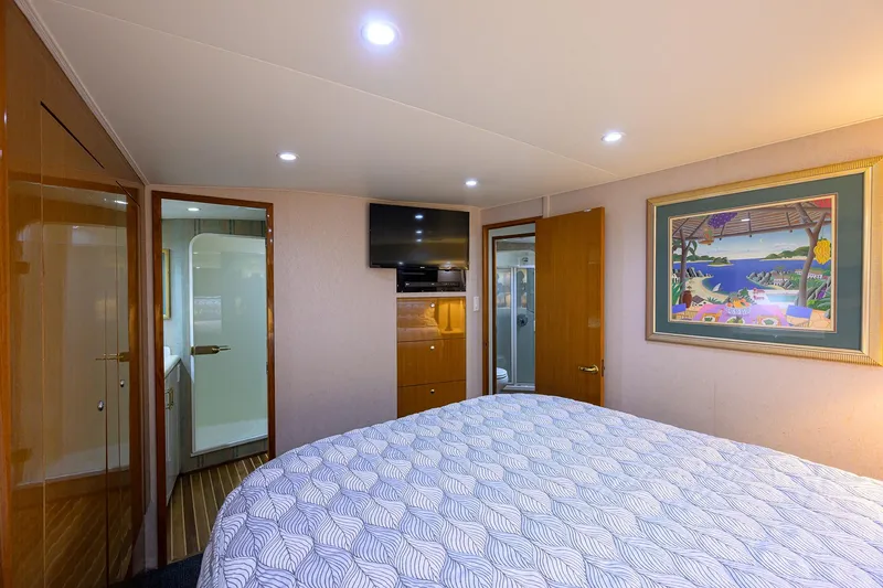 Slide: The Image of Viking 61 Night Bird - Interior Master Stateroom - 18