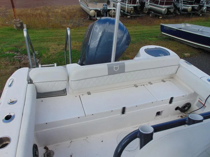 Slide: The Image of Sea Fox 248 Side Console 2024 - 12