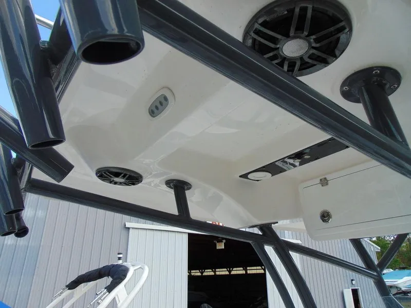 Slide: The Image of Sea Fox 248 Side Console 2024 - 13