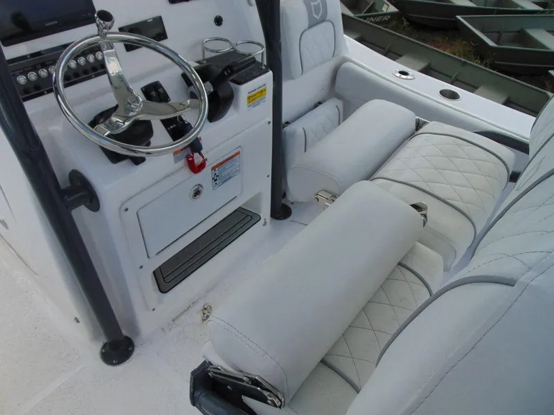Slide: The Image of Sea Fox 248 Side Console 2024 - 14
