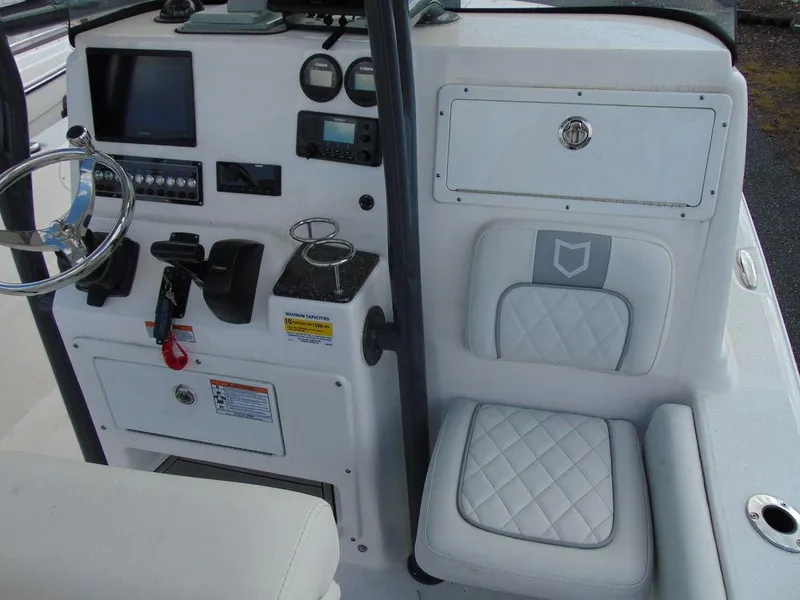 Slide: The Image of Sea Fox 248 Side Console 2024 - 5