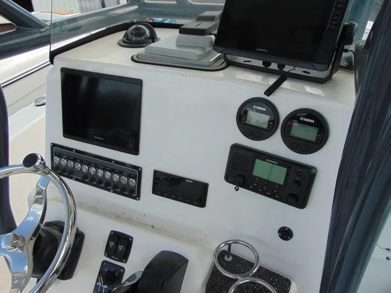 Slide: The Image of Sea Fox 248 Side Console 2024 - 7