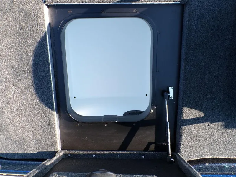 Slide: The Image of Skeeter FXR20L 2025 boat hatch with hydraulic lift, carpeted interior. - 22