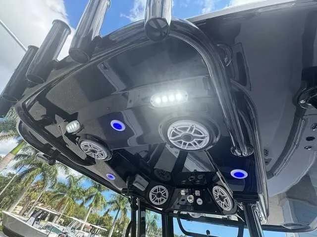 Slide: The Image of Sportsman Masters 267OE Bay Boat 2025 - 61