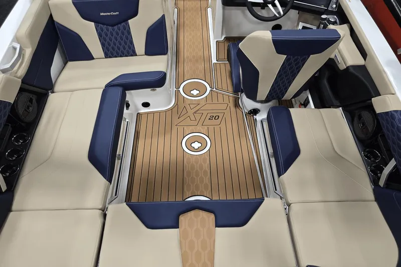 Slide: The Image of MasterCraft XT20 2025 - 17