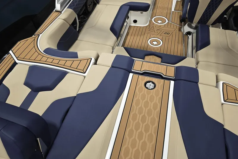 Slide: The Image of MasterCraft XT20 2025 - 18