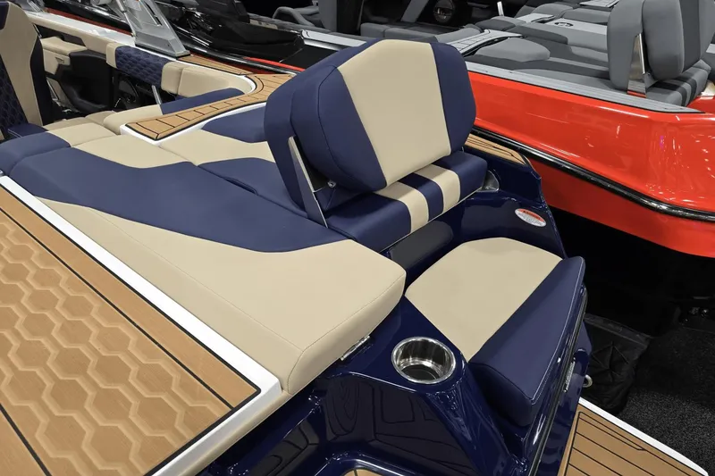 Slide: The Image of MasterCraft XT20 2025 - 19