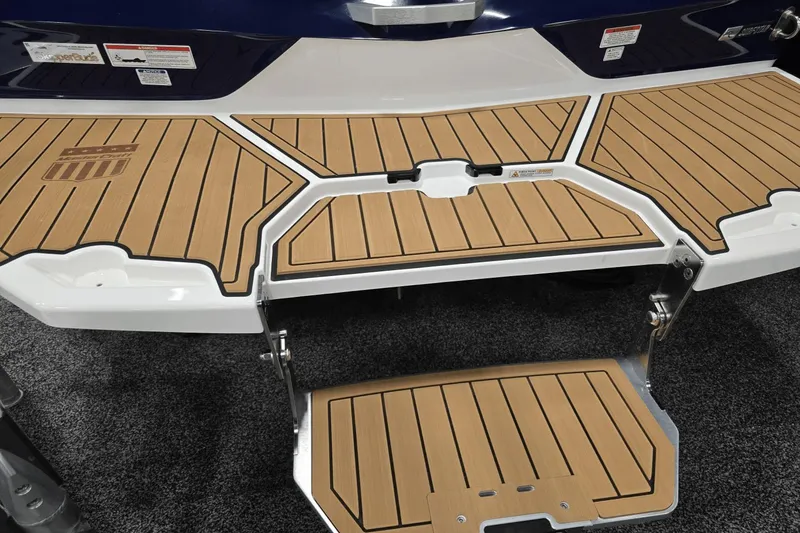 Slide: The Image of MasterCraft XT20 2025 - 22