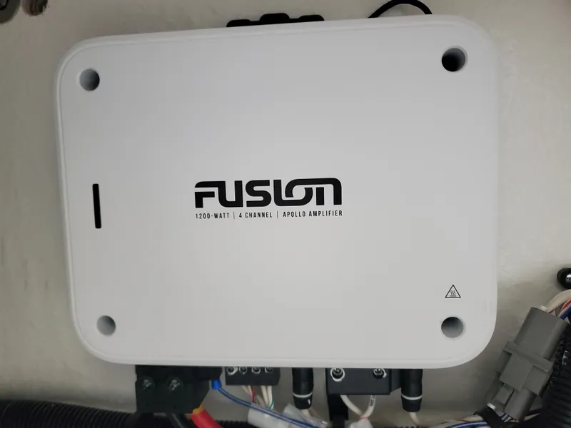 Slide: The Image of Fusion Stereo Amp - 22