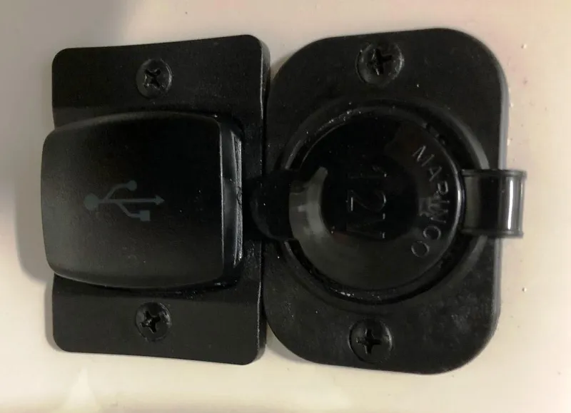 Slide: The Image of USB & Aux inputs / charge port - 23